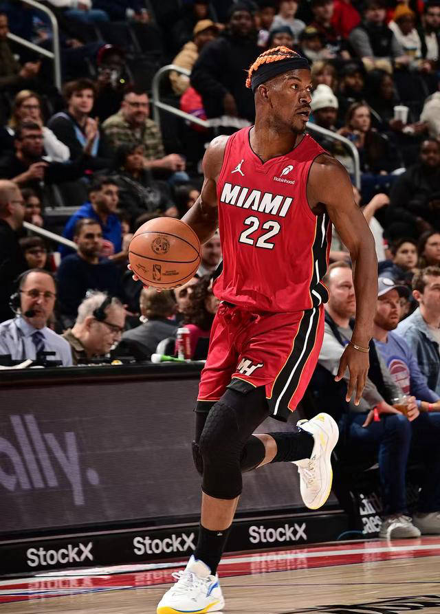 在线娱乐-巴特勒回归赛场，绝杀首场状态亮眼，巴黎圣日耳曼观众沸腾！-在线娱乐